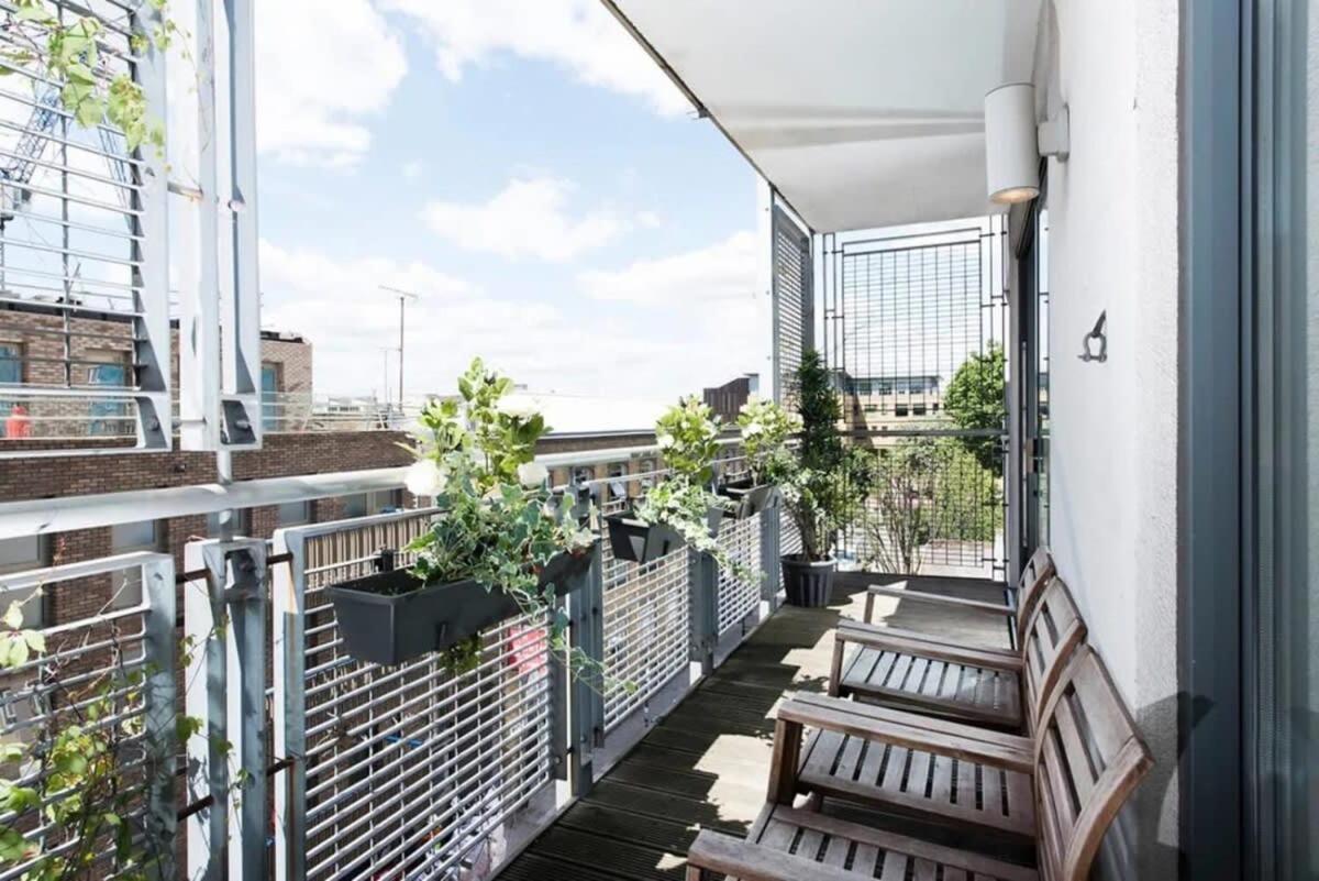 Modern 2 Bed Apartment W Balcony In London Exterior foto
