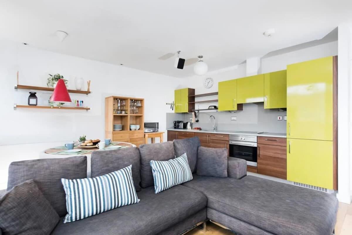 Modern 2 Bed Apartment W Balcony In London Exterior foto